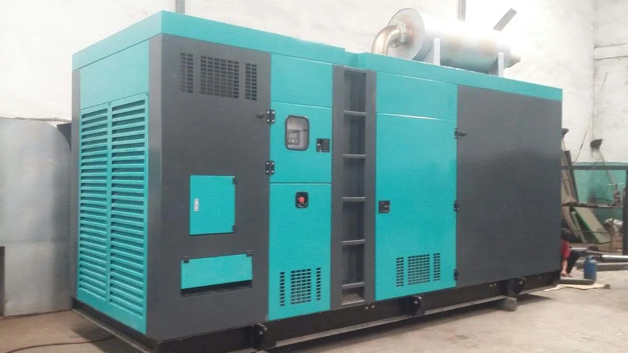 Genset silent type warna hijau tosca kapasitas besar dengan jendela pengecekan mesin